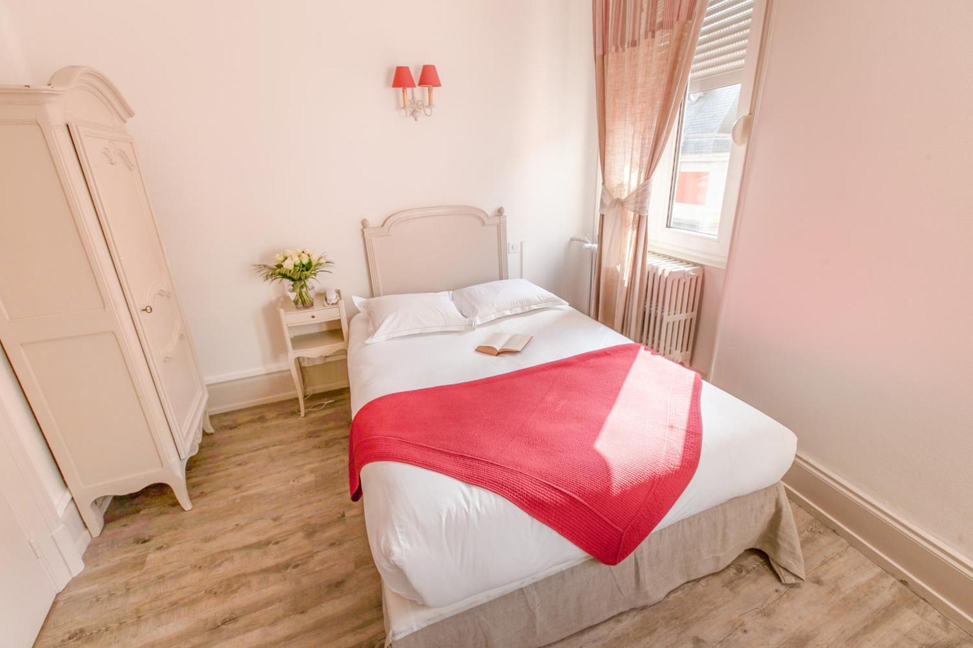 Brit Hotel Bristol Montbeliard Centre Montbéliard Exterior foto