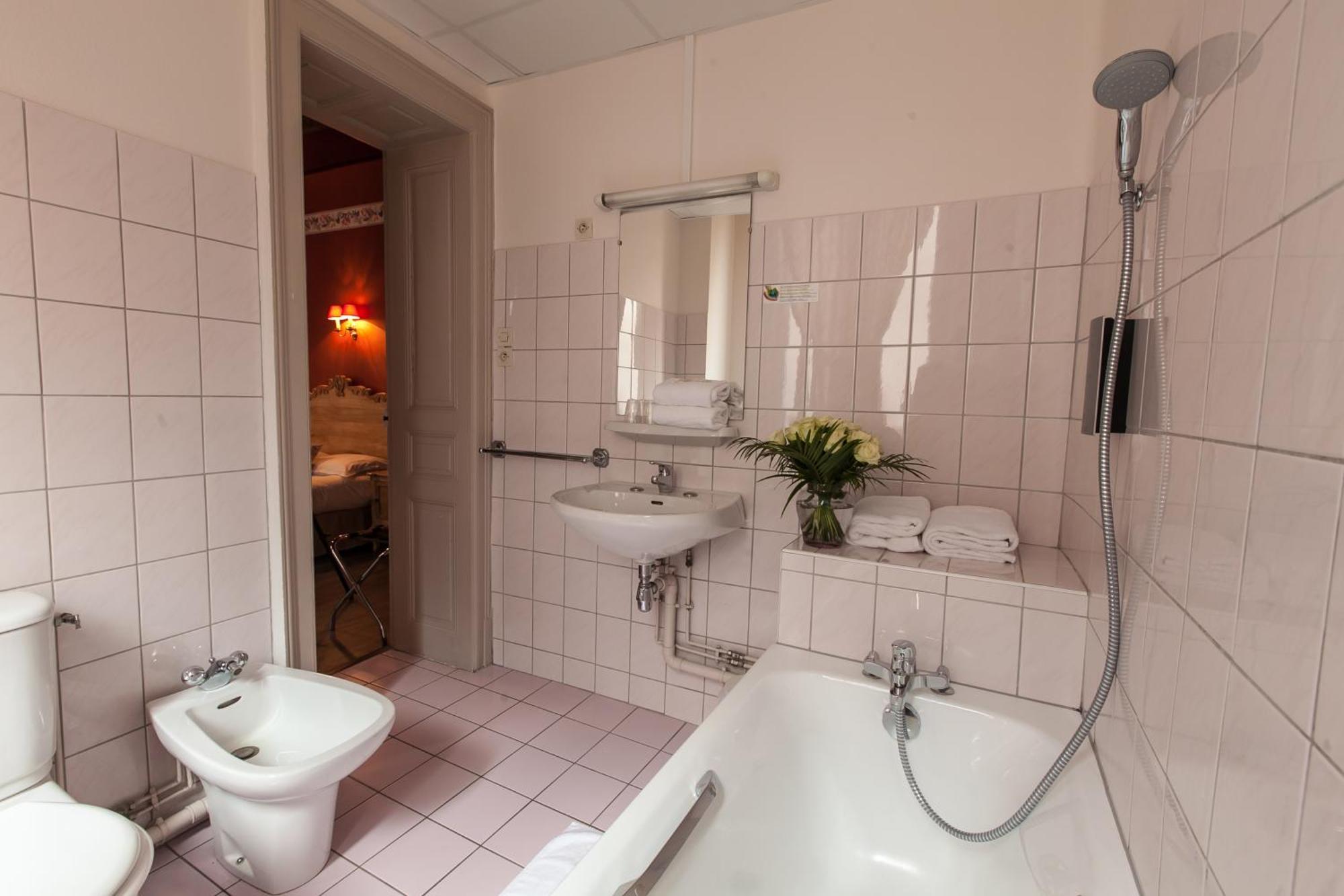 Brit Hotel Bristol Montbeliard Centre Montbéliard Exterior foto