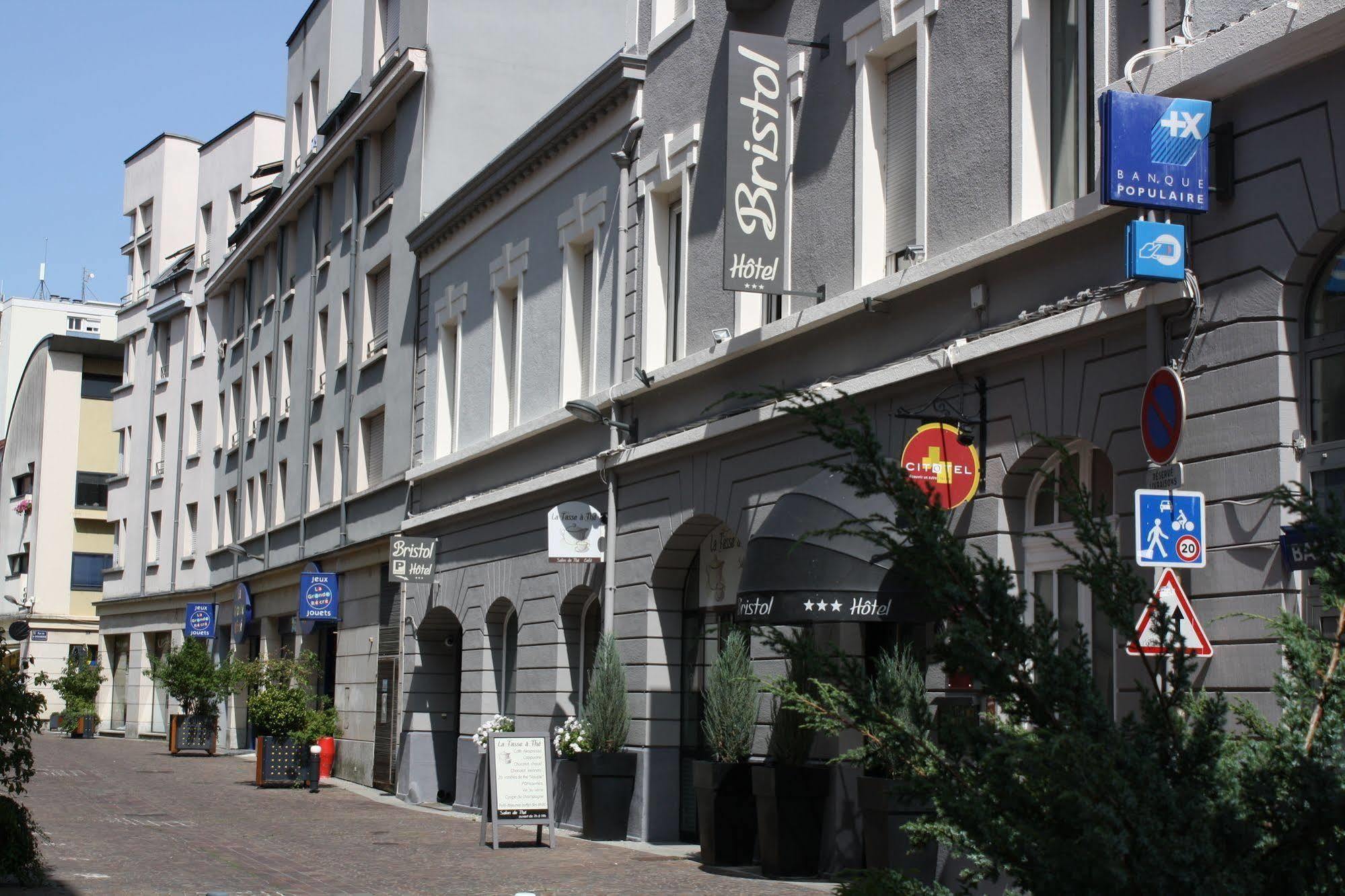 Brit Hotel Bristol Montbeliard Centre Montbéliard Exterior foto